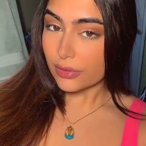 Meet your Posher, Hana